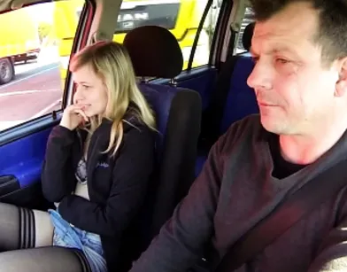 Дорожная проститутка заставила вспотеть зрелого водителя такси