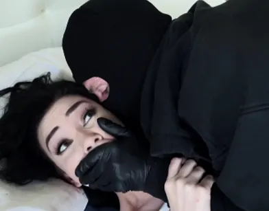 Половые извращения ненасытной порно актрисы с грубым партнером