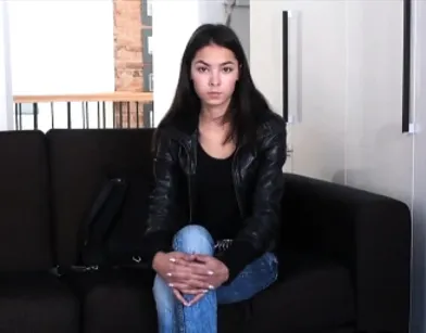 Девушка из экзотических стран стонет на кастинге зрелого Пьера