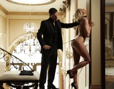 Горячая жена встречает мужа голой и хочет чтобы ее отшлепали