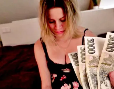 Незнакомец предлагает беременной женщине деньги за секс