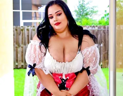 Молодая толстуха с огромными дойками отдалась худому парню в жирную киску