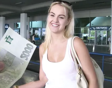 Развел на секс симпатичную блондинку за небольшие деньги