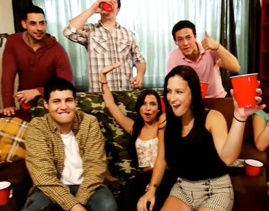 Групповой секс со студентами на вечеринке