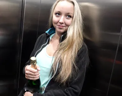 Познакомилась с парнем и дала ему за деньги