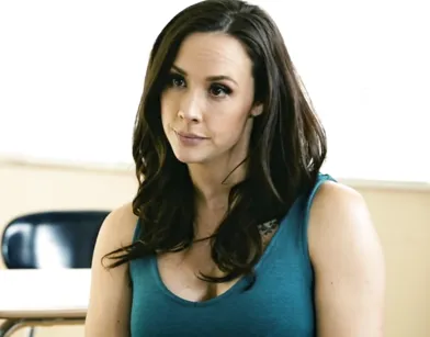 Очень сильно возбудилась на красивую мамку студентки