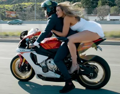 Прокатил блондинку на твердом члене