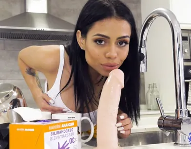 Согласна на анал за небольшую премию