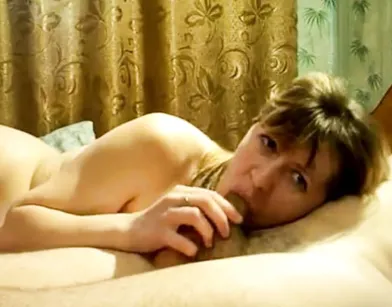 Русская мамка делаем мужу минет - любительское