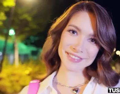 Горячая шлюшка дала любовнику в анал на первом свидании