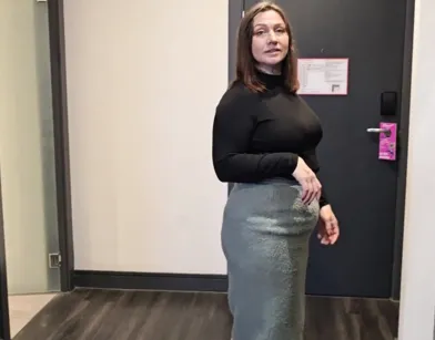 Разделил кровать со зрелой милфой-мачехой